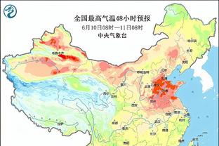 威少赛后在比赛用球上签名 并将其送给了一位小球迷